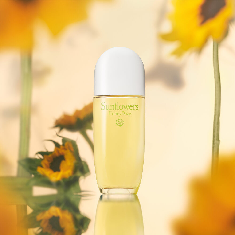 Elizabeth Arden Sunflowers HoneyDaze bottle detail